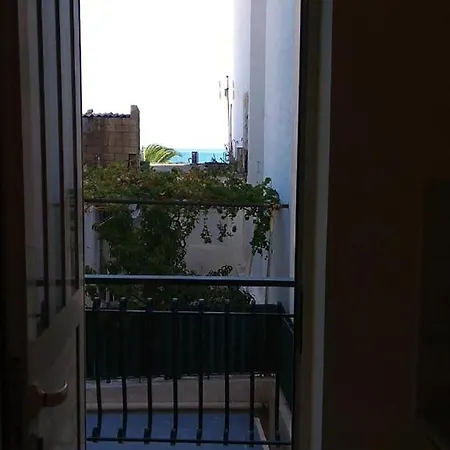 Royal * Agioi Theodoroi (Corinthia)